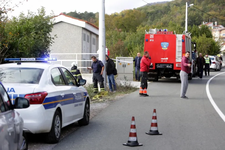 Passat sletio u provaliju, vozač poginuo na mjestu