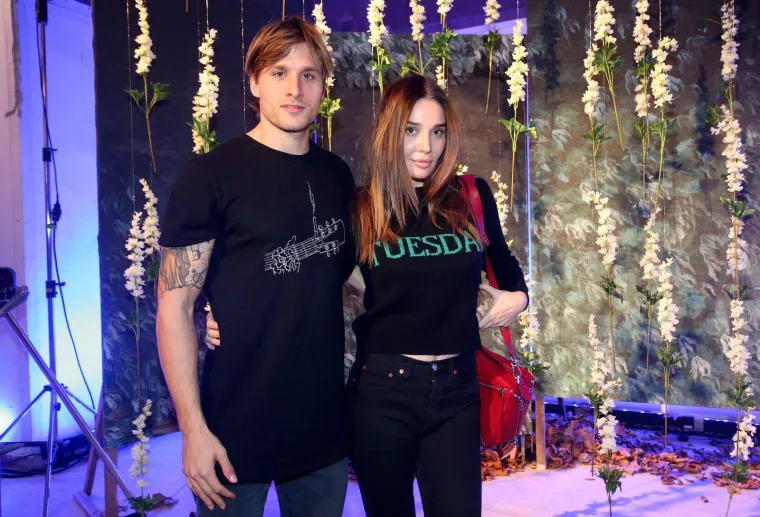 U Zagrebu je počela prodaja dugoočekivane kolekcije Erdem za H&amp;M, a u velikoj gužvi mogla su se uočiti i poznata lica. Među njima su bili i Tatjana Dragović i Vlaho Arbulić.