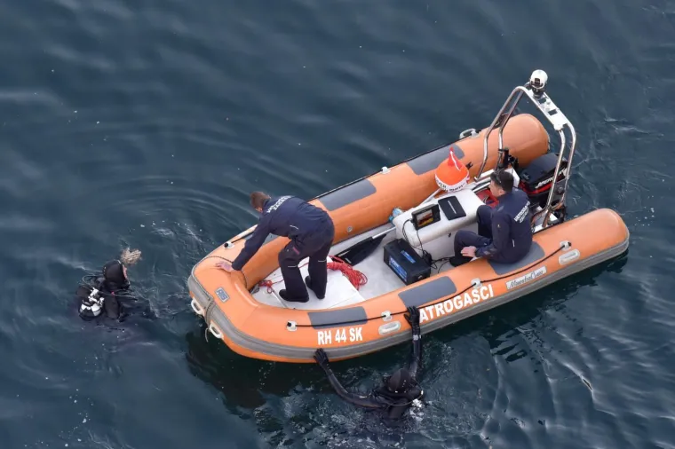 Danas je nastavljena potraga za tijelom pilota kanadera koji je pretpostavlja se, počinio samoubojstvo skokom s Masleničkog mosta