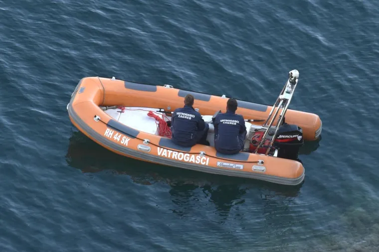 Danas je nastavljena potraga za tijelom pilota kanadera koji je pretpostavlja se, počinio samoubojstvo skokom s Masleničkog mosta