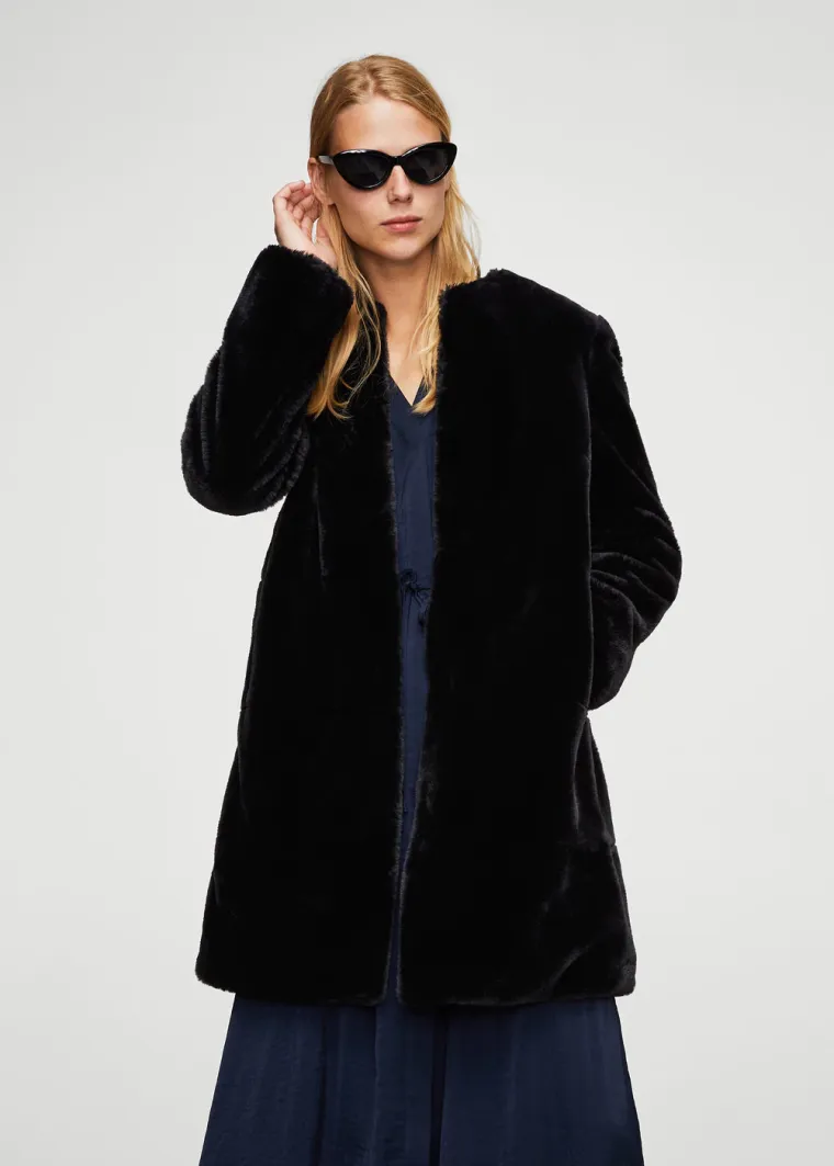 Crni kaput od umjetnog krzna, Mango, 549,90 kuna