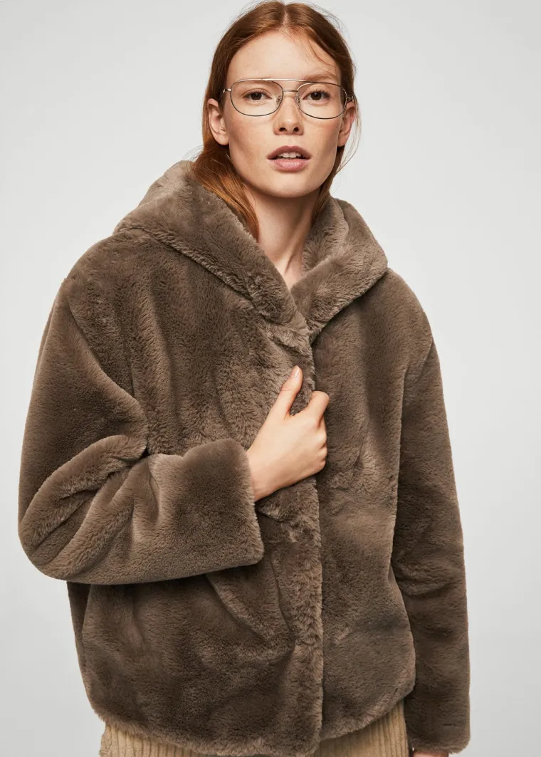 Kratki krzneni kaputić s kapuljačom, Mango, 549,90 kuna