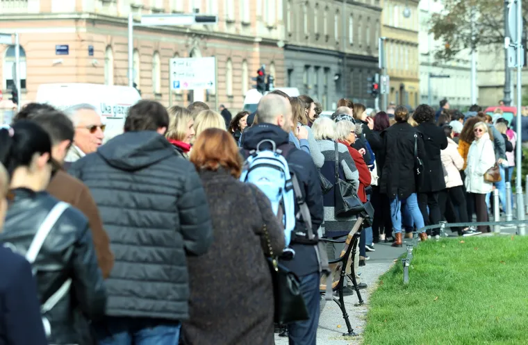 Zagreb: ispred HNK nezapamćena gužva, u prodaju pu&scaron;tene ulaznice za predstavu Ora&scaron;ar