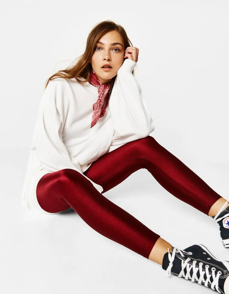 Tajice sa sjajnim efektom, Bershka, 79,90 kuna