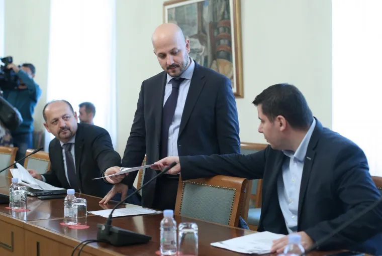 Pred istražnim povjerenstvom za Agrokor svjedočio Stjepan Mesić