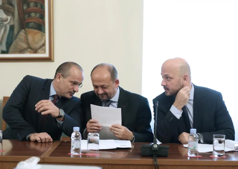 Pred istražnim povjerenstvom za Agrokor svjedočio Stjepan Mesić