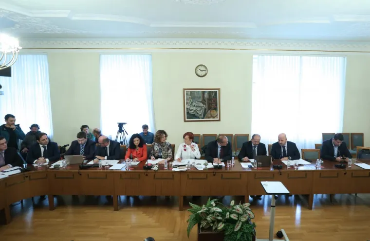 Pred istražnim povjerenstvom za Agrokor svjedočio Stjepan Mesić