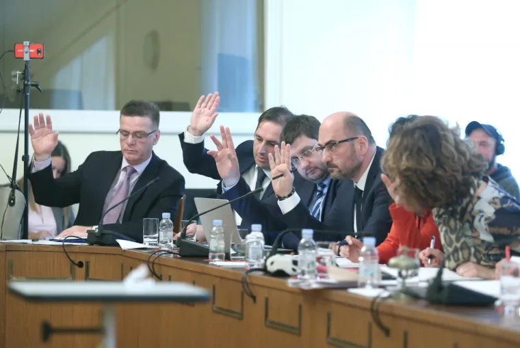 Pred istražnim povjerenstvom za Agrokor svjedočio Stjepan Mesić