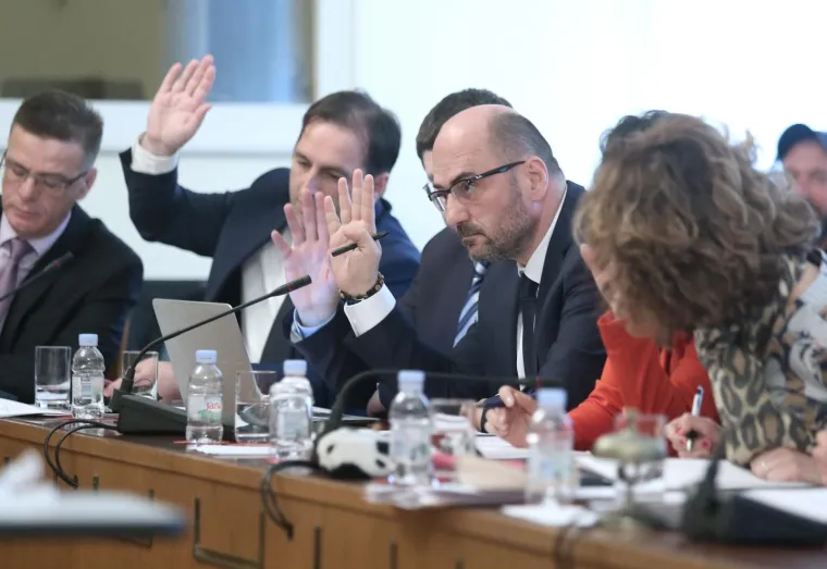 Pred istražnim povjerenstvom za Agrokor svjedočio Stjepan Mesić