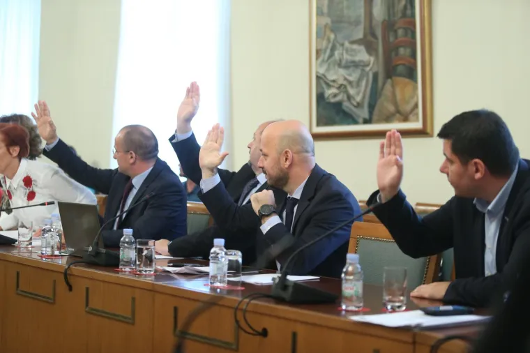 Pred istražnim povjerenstvom za Agrokor svjedočio Stjepan Mesić