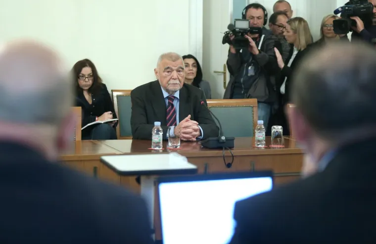 Pred istražnim povjerenstvom za Agrokor svjedočio Stjepan Mesić