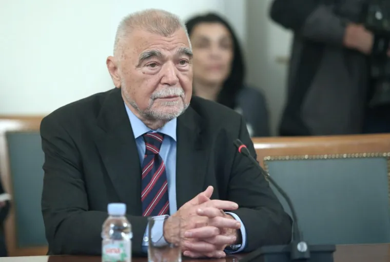 Pred istražnim povjerenstvom za Agrokor svjedočio Stjepan Mesić