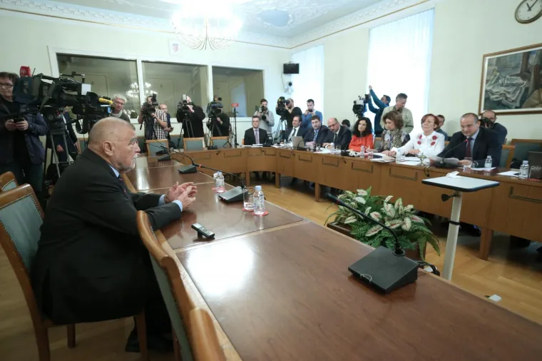 Pred istražnim povjerenstvom za Agrokor svjedočio Stjepan Mesić