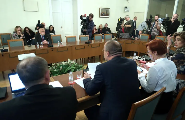 Pred istražnim povjerenstvom za Agrokor svjedočio Stjepan Mesić