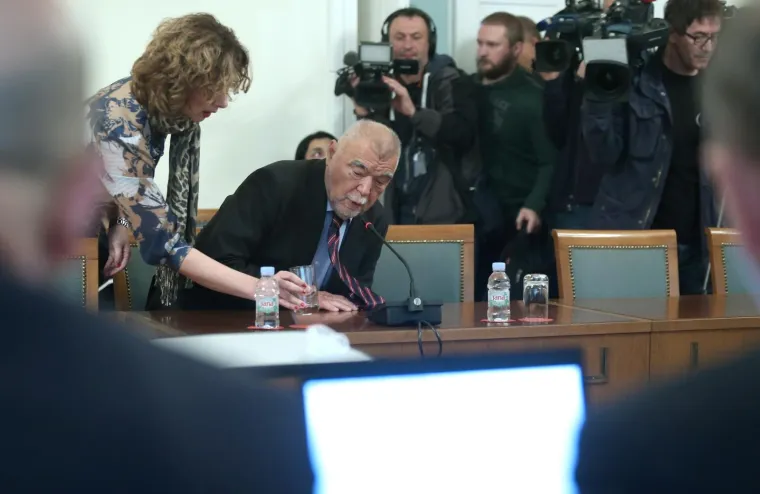 Pred istražnim povjerenstvom za Agrokor svjedočio Stjepan Mesić