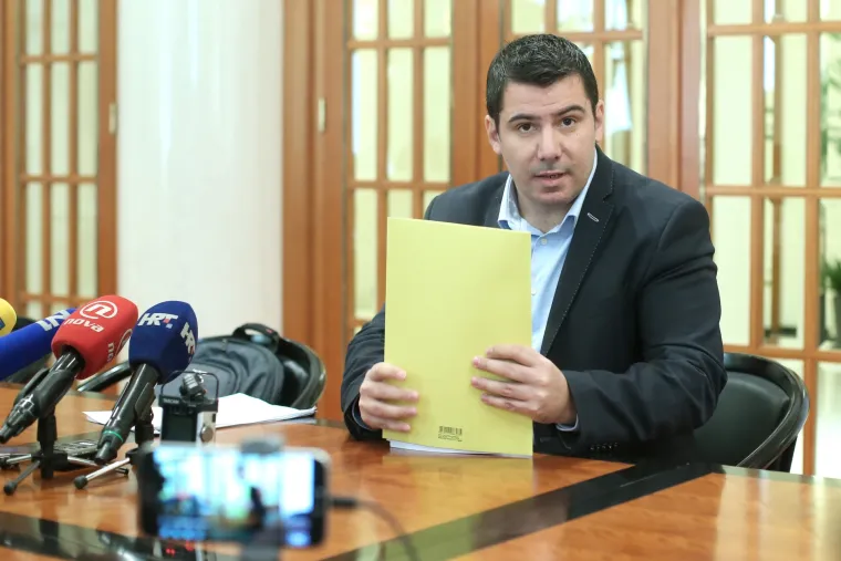 Grmoja ima dokument, tvrdi da je &Scaron;eks znao za nepravilnosti u Agrokoru