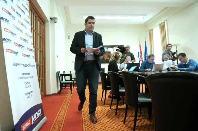 Grmoja ima dokument, tvrdi da je &Scaron;eks znao za nepravilnosti u Agrokoru