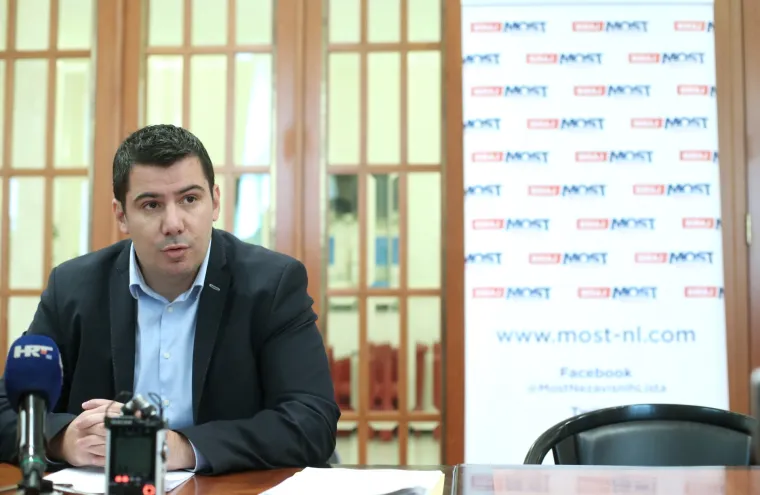 Grmoja ima dokument, tvrdi da je &Scaron;eks znao za nepravilnosti u Agrokoru