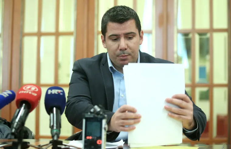 Grmoja ima dokument, tvrdi da je &Scaron;eks znao za nepravilnosti u Agrokoru