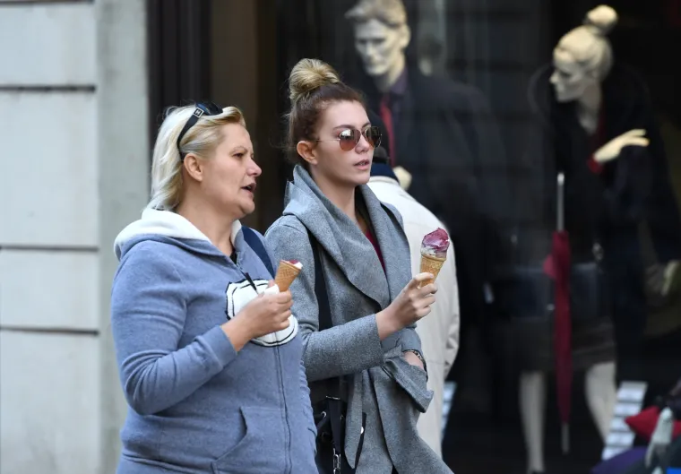 Lijepo vrijeme u Zagrebu izmamilo građane na uživanje u suncu s terasa kafića