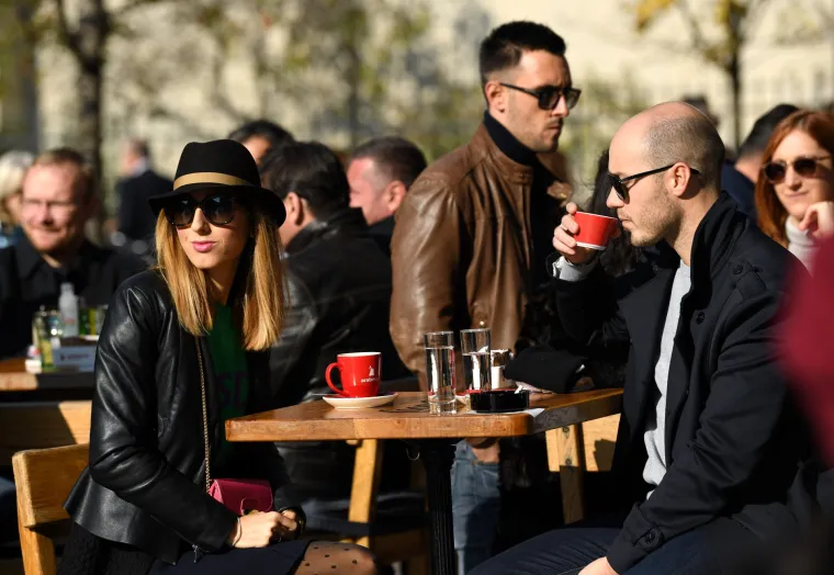Lijepo vrijeme u Zagrebu izmamilo građane na uživanje u suncu s terasa kafića