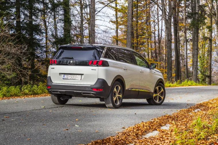 POGLEDAJTE GA SA SVIH STRANA I ZAVIRITE U NJEGA: Novi 5008 nikad nije izgledao bolje