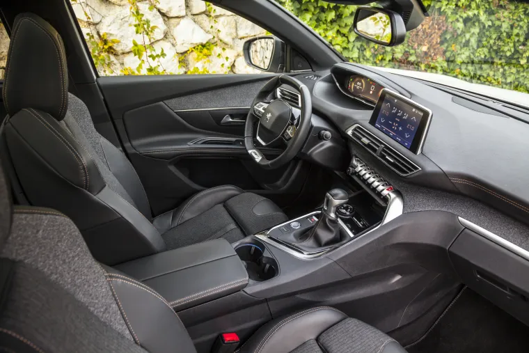 POGLEDAJTE GA SA SVIH STRANA I ZAVIRITE U NJEGA: Novi 5008 nikad nije izgledao bolje