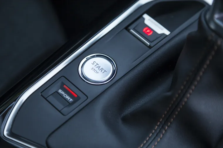 POGLEDAJTE GA SA SVIH STRANA I ZAVIRITE U NJEGA: Novi 5008 nikad nije izgledao bolje