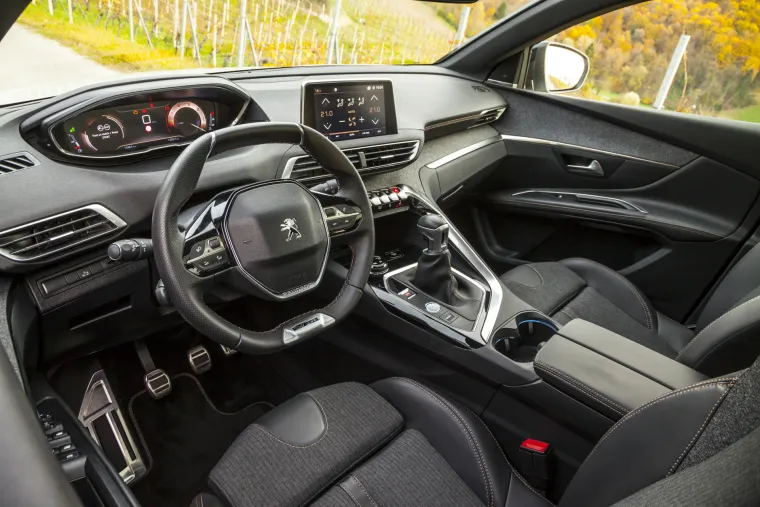 POGLEDAJTE GA SA SVIH STRANA I ZAVIRITE U NJEGA: Novi 5008 nikad nije izgledao bolje