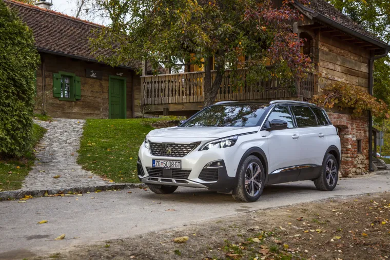 POGLEDAJTE GA SA SVIH STRANA I ZAVIRITE U NJEGA: Novi 5008 nikad nije izgledao bolje