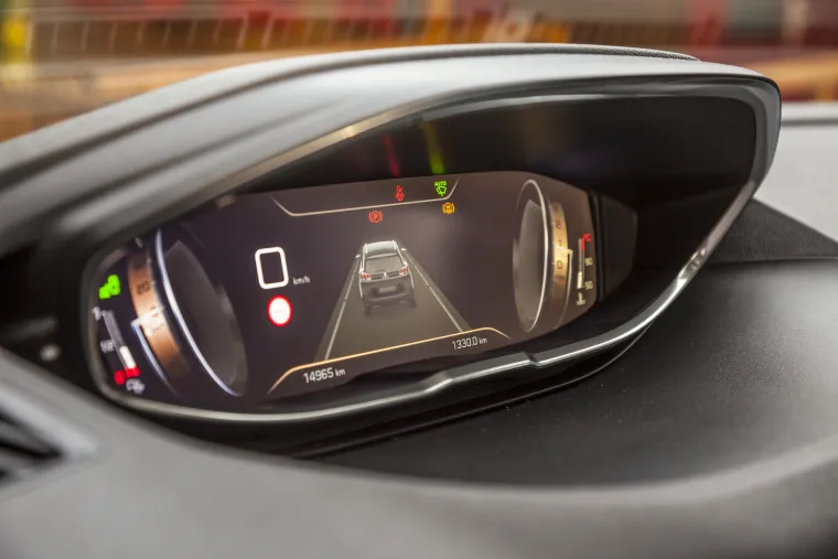 POGLEDAJTE GA SA SVIH STRANA I ZAVIRITE U NJEGA: Novi 5008 nikad nije izgledao bolje