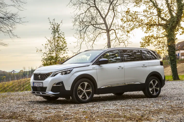 POGLEDAJTE GA SA SVIH STRANA I ZAVIRITE U NJEGA: Novi 5008 nikad nije izgledao bolje