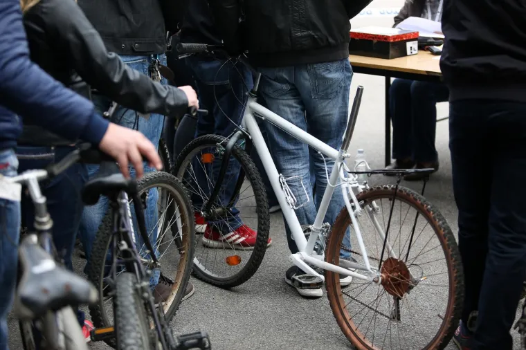 OD TORBICA, PREKO BICIKALA, DO STROJEVA: Policija organizirala rasprodaju pronađenih stvari