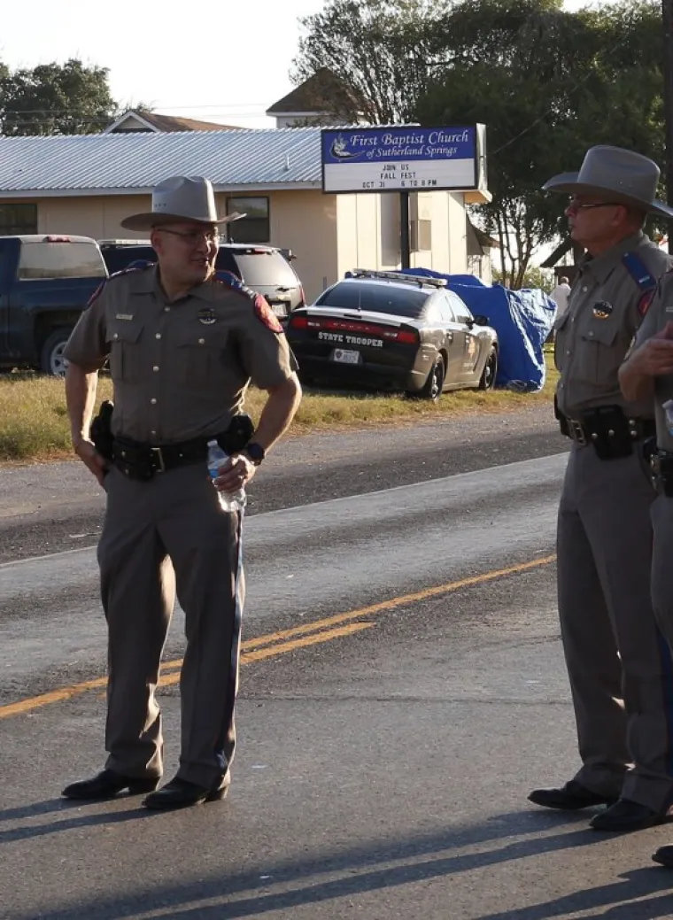 &Scaron;OK I TUGA NAKON POKOLJA U TEKSASU: Naoružani napadač upao u crkvu i ubio najmanje 26 osoba