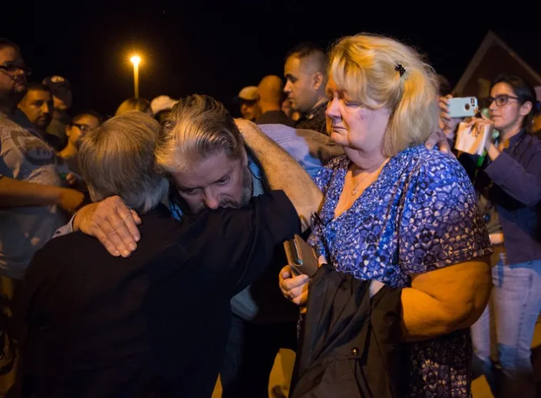 &Scaron;OK I TUGA NAKON POKOLJA U TEKSASU: Naoružani napadač upao u crkvu i ubio najmanje 26 osoba