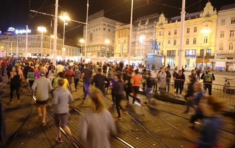 ZAGREBAČKI NOĆNI CENER: 2500 trkača otrčalo 10 kilometara povodom mjeseca borbe protiv ovisnosti