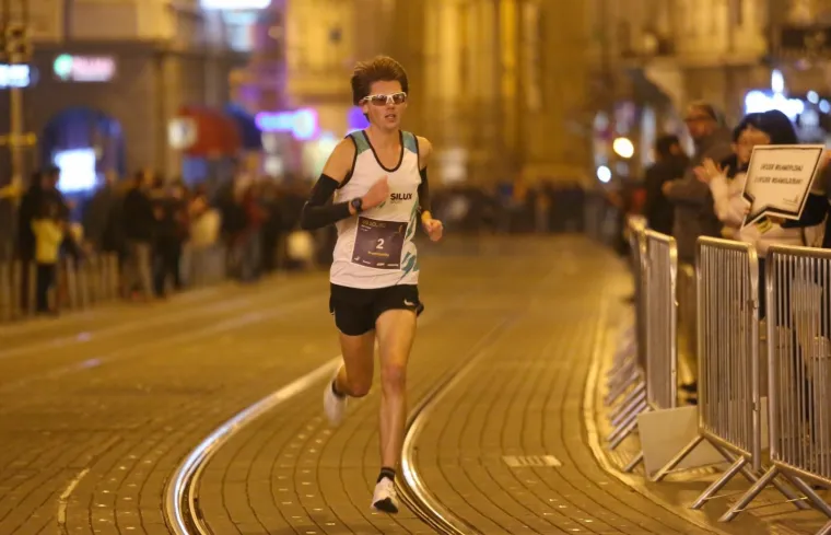 ZAGREBAČKI NOĆNI CENER: 2500 trkača otrčalo 10 kilometara povodom mjeseca borbe protiv ovisnosti