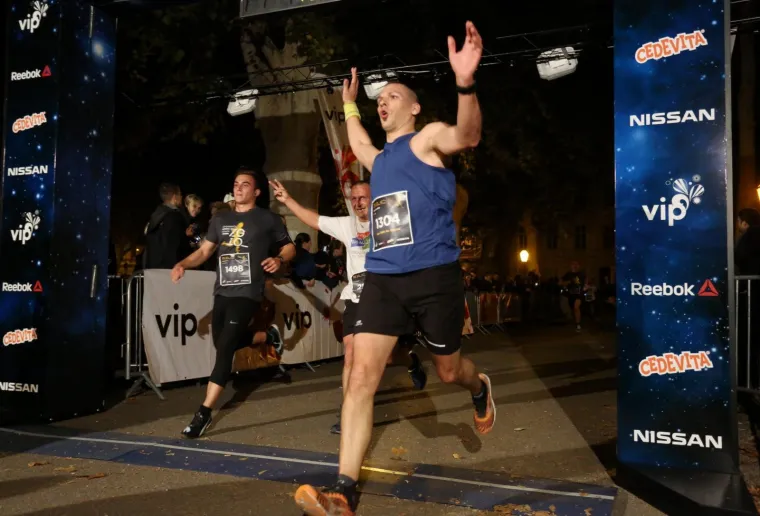 ZAGREBAČKI NOĆNI CENER: 2500 trkača otrčalo 10 kilometara povodom mjeseca borbe protiv ovisnosti