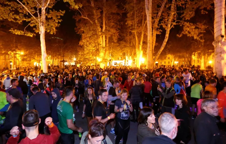 Sinoć je održan Zagrebački noćni cener, trka od 10km u centru Zagreba sa startom na Zrinjevcu koja se održava povodom mjeseca borbe protiv ovisnosti.
Photo: Matija Habljak/PIXSELL