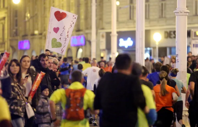 ZAGREBAČKI NOĆNI CENER: 2500 trkača otrčalo 10 kilometara povodom mjeseca borbe protiv ovisnosti