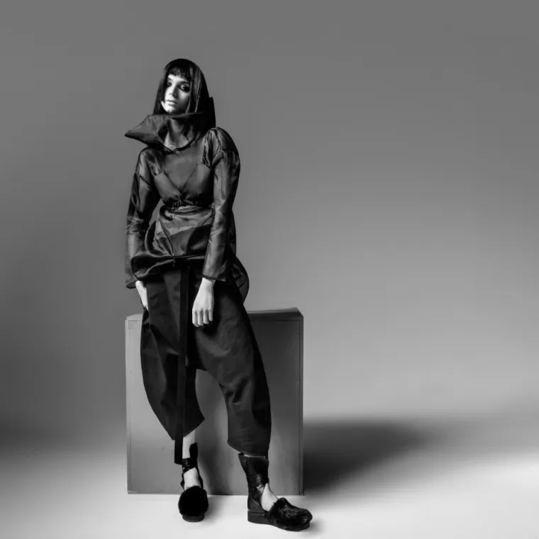 Charlie design: Black, please! Puno boja, a sve su crna