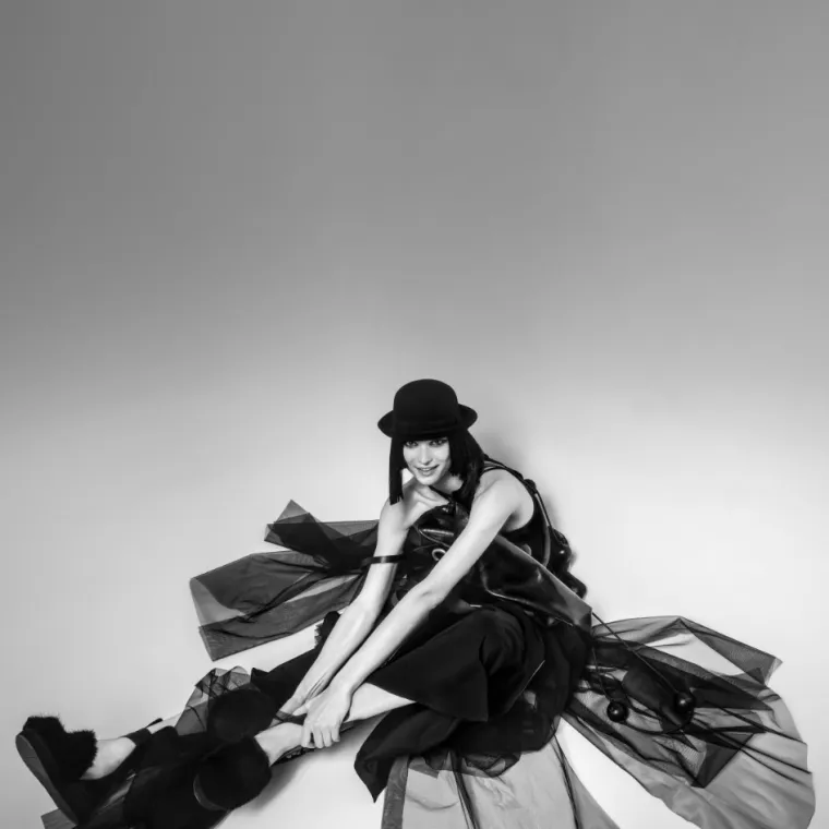 Charlie design: Black, please! Puno boja, a sve su crna