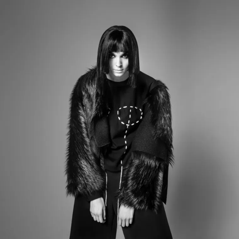 Charlie design: Black, please! Puno boja, a sve su crna