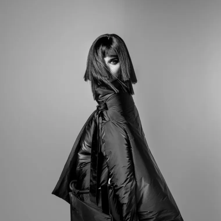Charlie design: Black, please! Puno boja, a sve su crna