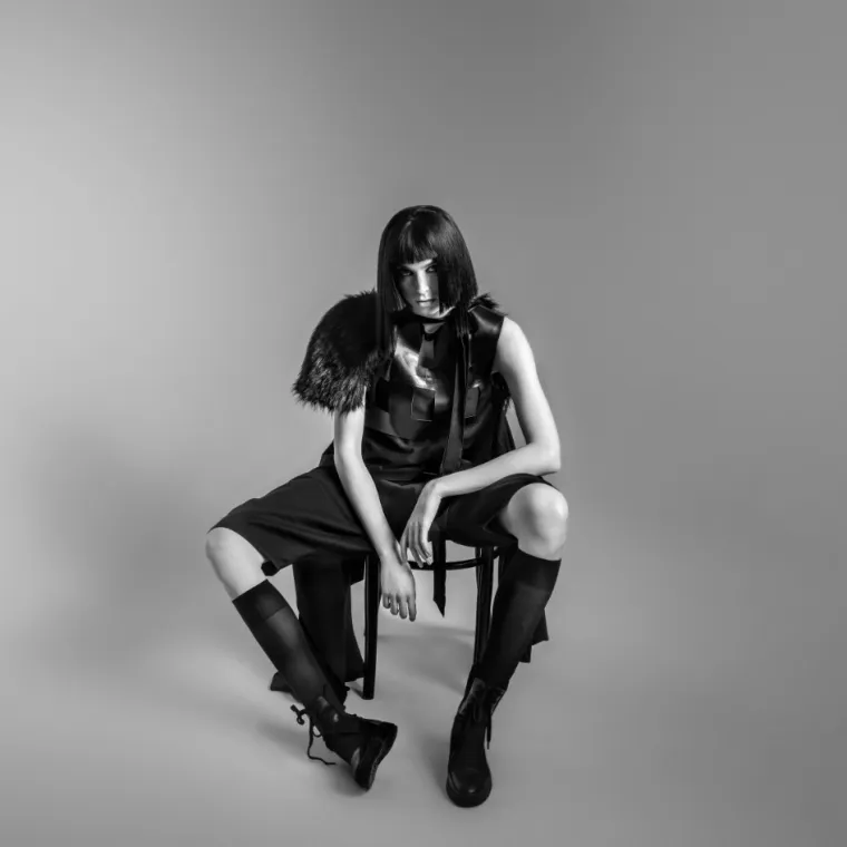 Charlie design: Black, please! Puno boja, a sve su crna