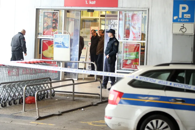 U Super Konzumu u &Scaron;panskom opljačkan bankomat