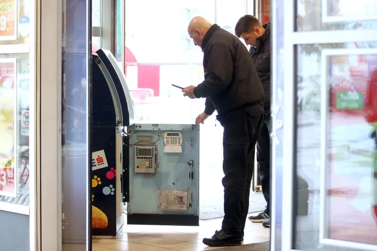 U Super Konzumu u &Scaron;panskom opljačkan bankomat