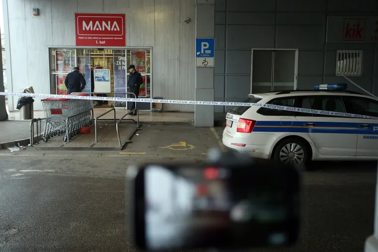 U Super Konzumu u &Scaron;panskom opljačkan bankomat