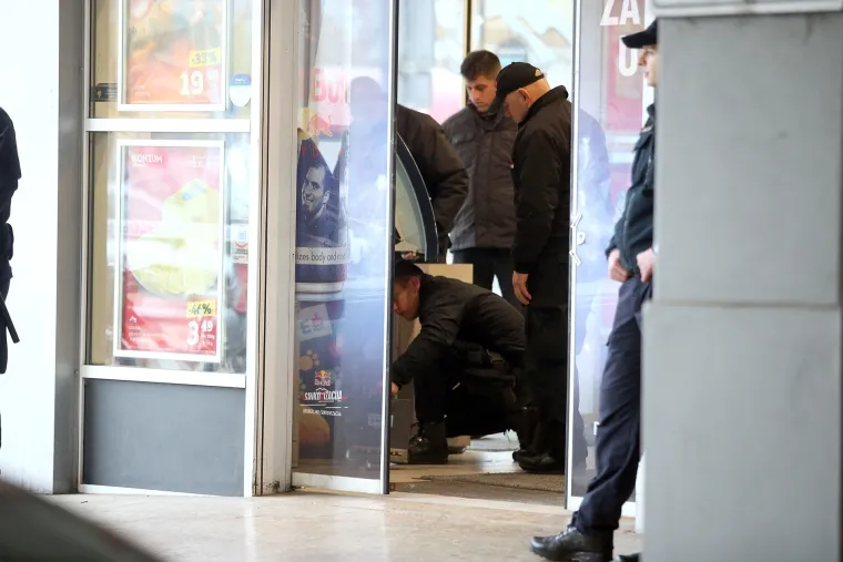 U Super Konzumu u &Scaron;panskom opljačkan bankomat