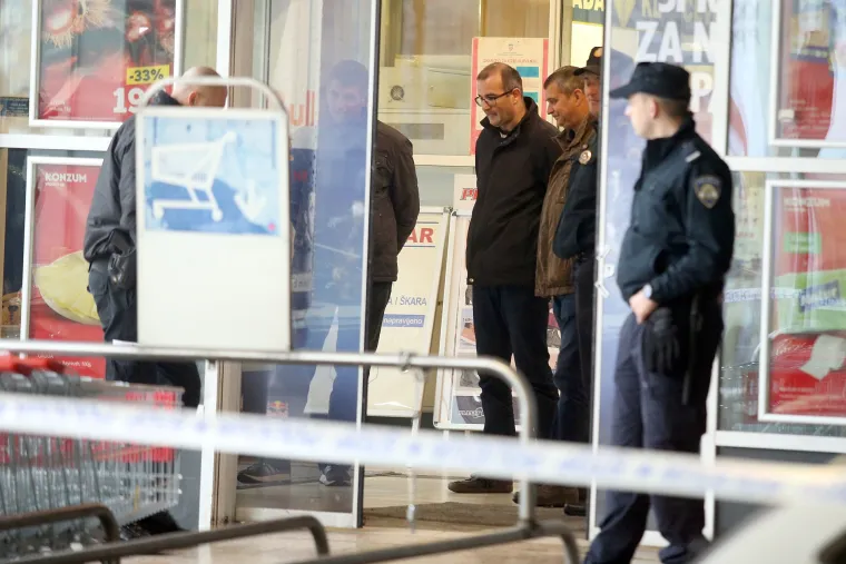 U Super Konzumu u &Scaron;panskom opljačkan bankomat